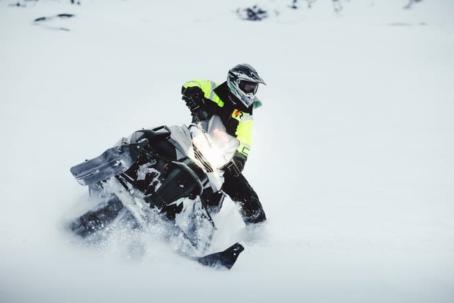 Glacier Rush – Fast pace snowmobile – SnoMo Glacier rush one hour